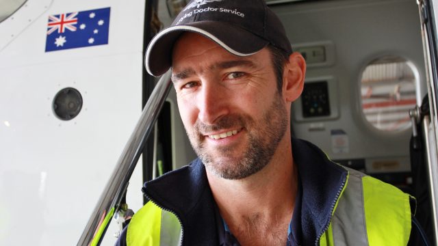 Texte – Ciel, mon médecin arrive en avion !